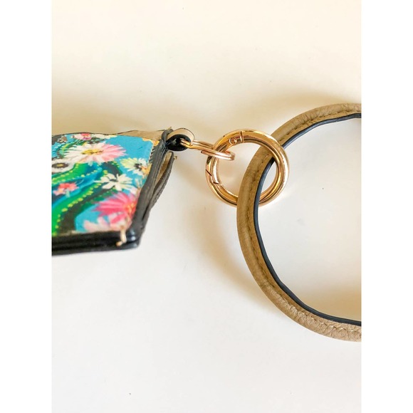 Bangle Wristlet - Black - Picture 5 of 8